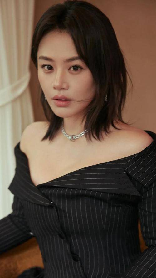 马思纯大骨架丰满美，与姜妍同框对比超明显