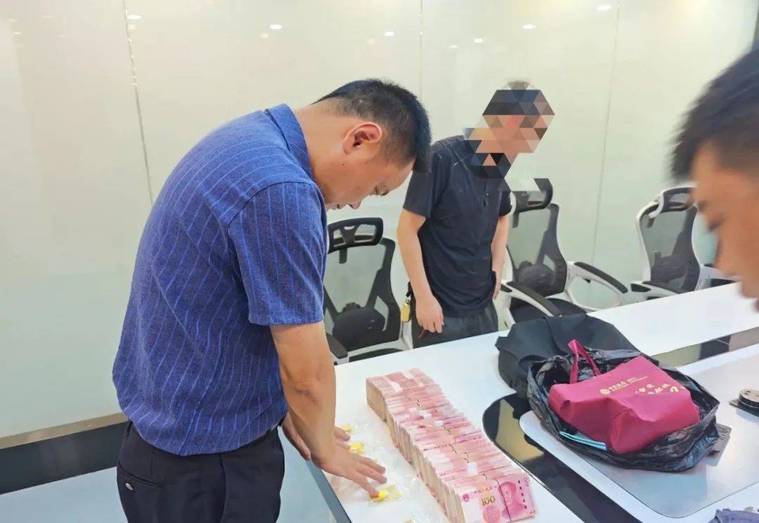 通过陌生人介绍,利用某虚假炒股软件“炒股”,男子险被骗77万元!