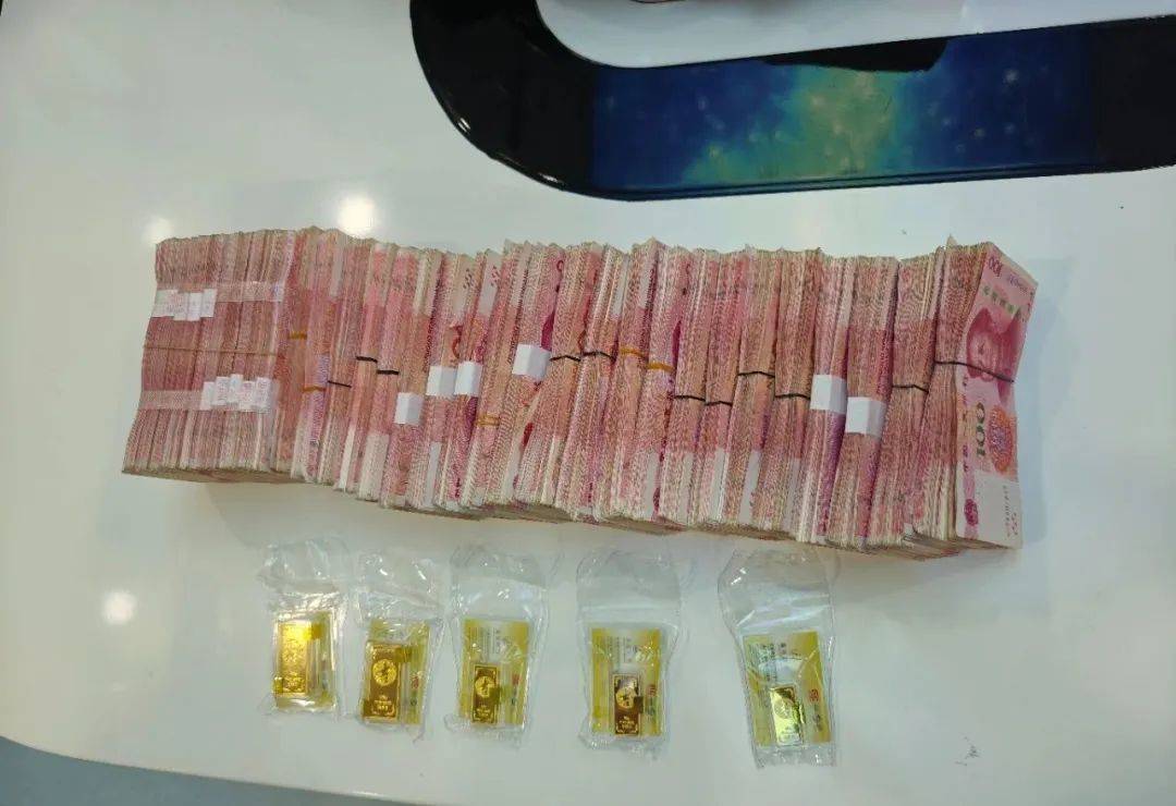 通过陌生人介绍,利用某虚假炒股软件“炒股”,男子险被骗77万元!