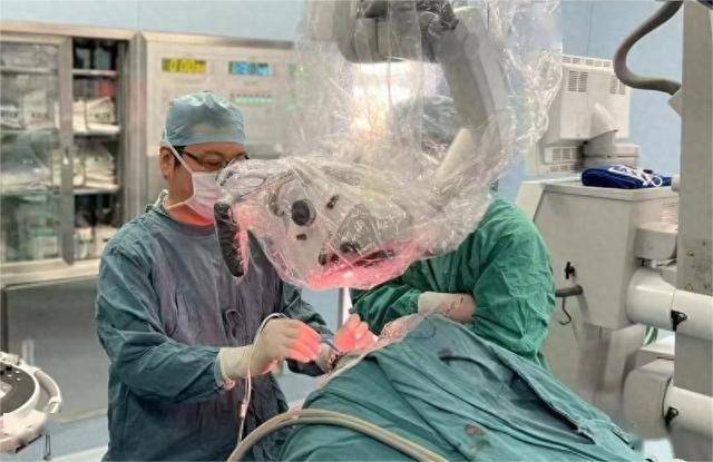 国内首例!同济医院利用脑机接口预绘大脑地图精准切瘤