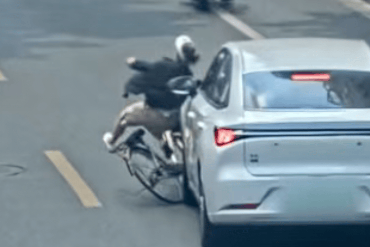 骑车横穿马路者被判全责,这样的判罚应成常态