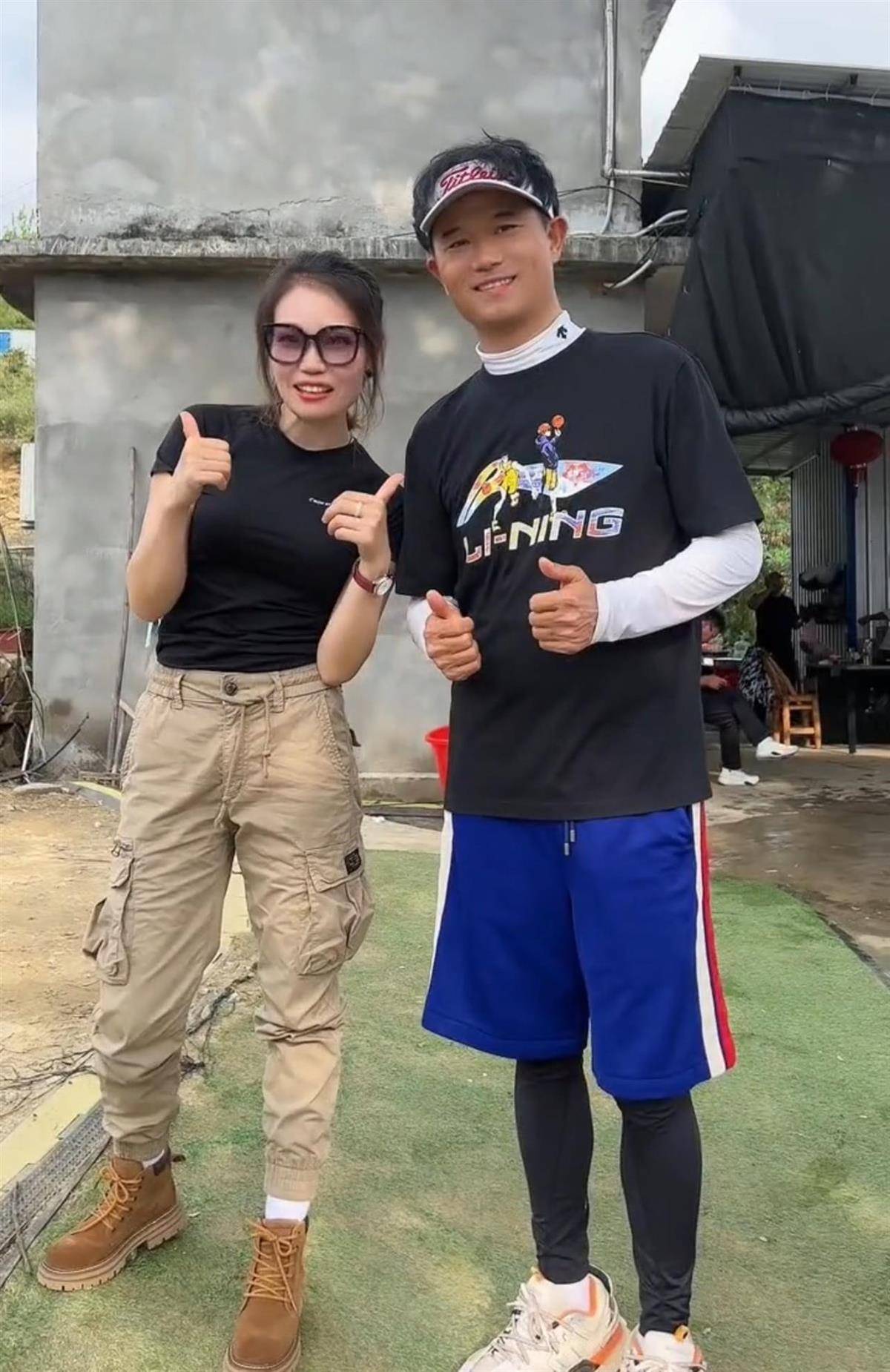 38岁钓鱼博主“袁小小”因病去世,曾与竞钓大师邓刚组队比赛